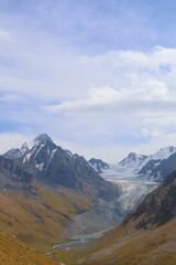 Obraz premium Turgan Aksuu Glacier view on a long-distance hiking trail called Ak-Suu Traverse