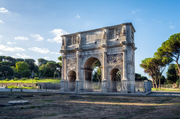 Fototapeta na wymiar Amazing view of Arch of Constantine (Arco di Constantino) in morning light at sunrise, Rome, Italy..