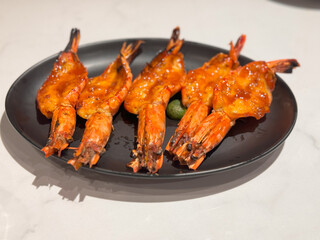 grilled prawn in black plate