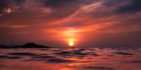Mágico atardecer sobre el océano atlántico.
