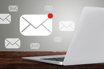 Email notification E-mail marketing on laptop