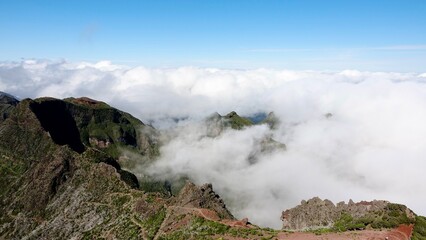 Fototapeta na wymiar Landschaften auf Madeira, Gebirge und Küstenlandschaft