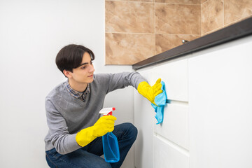 Cleaning White Kitchen Cabinets
