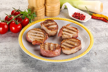 Grilled pork tenderloin with bacon