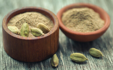 Cardamom with ground powder