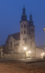 Fototapeta na wymiar Krakow old town, St Andrew church on Grodzka street in the foggy night.