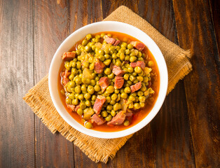 Guisantes con jamón