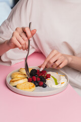 Obraz na płótnie Canvas Healthy breakfast with cheesecakes, yogurt and fruits.