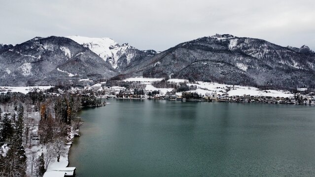 Winter und Weihnachten in den Bergen des Wolgansee. Austria, Strobl, St Gilgen.
