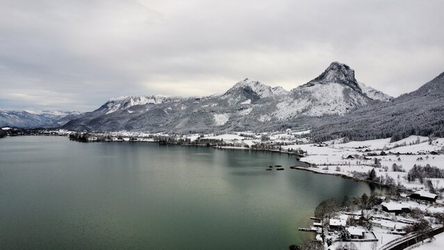 Winter und Weihnachten in den Bergen des Wolgansee. Austria, Strobl, St Gilgen.