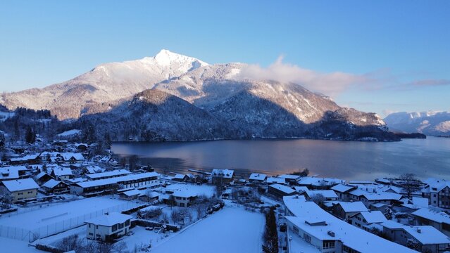 Winter und Weihnachten in den Bergen des Wolgansee. Austria, Strobl, St Gilgen.