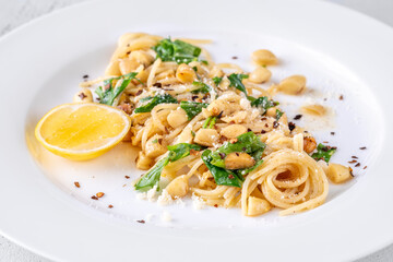 Lemon pasta with almonds