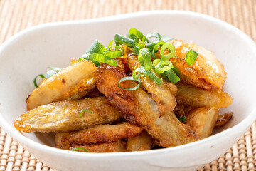 ごぼうとちくわの甘辛炒め。
