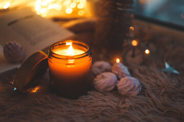 Obraz na płótnie Canvas Burning candle in a festive cozy atmosphere