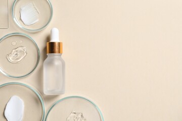 Bottle of cosmetic serum and petri dishes with samples on beige background, flat lay. Space for text - obrazy, fototapety, plakaty