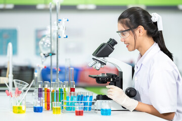 Fototapeta premium Asian female scientist medical presenter Currently doing research on cell chemistry and viral diseases. in biology laboratories of universities in government organizations to produce medicines