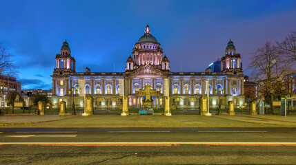 The imposing Belfast City Hall illuminated at dawn - obrazy, fototapety, plakaty