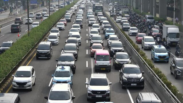 The density of vehicles in Jakarta in the morning