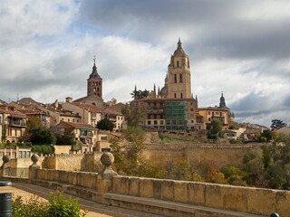 Naklejka premium To the north of Madrid lies the absolutely picturesque city of Segovia, Spain. It makes the perfect day trip from Madrid to wander its quaint streets and admire its incredible Roman aqueduct