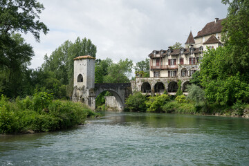 Sauveterre de Béarn et le pont sur le gave