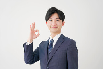 OKサインをするビジネスマン　白背景
