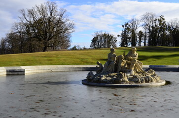 Šilheřovice - castle fountain Neptun - bathing children © Petra