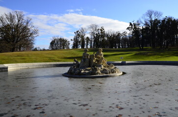 Šilheřovice - castle fountain Neptun - bathing children © Petra