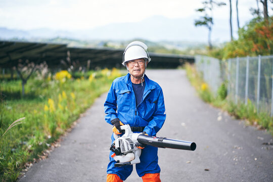 働く日本人シニアのポートレイト