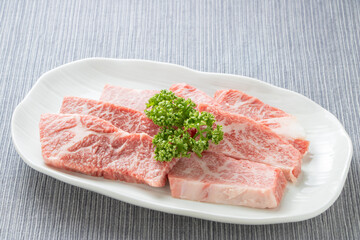 焼肉用牛肉「三角バラ」(カルビの中で上級といわれる希少部位)。
