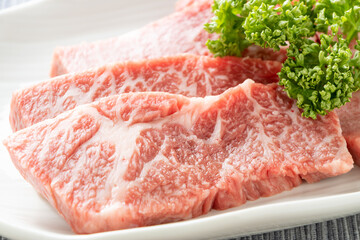 焼肉用牛肉「三角バラ」(カルビの中で上級といわれる希少部位)。
