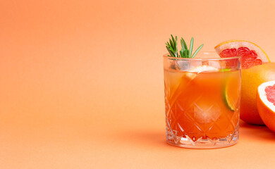 Paloma cocktail with grapefruit, lime and rosemary. Grapefruit juice. Alcohol. Tequila.