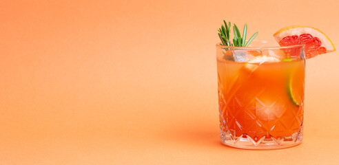 Paloma cocktail with grapefruit, lime and rosemary. Grapefruit juice. Alcohol. Tequila.