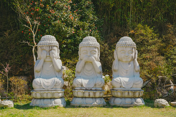 Sculptures of Buddhist Sculptures in Mountain Temples in Korea