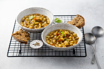 Warming white bean soup with mushrooms