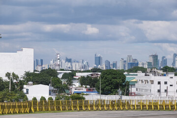 高層ビルが林立するメトロマニラの都市景観 © y.tanaka