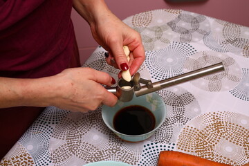 Preparing chicken marinade
