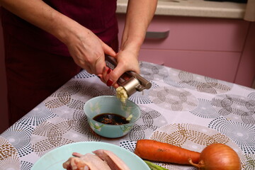 Preparing chicken marinade