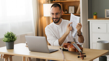 Online violin lessons with male music teacher
