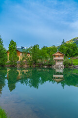 Obraz premium Houses in green highlands wonderful views surrounded by clouds and mountains the idea of ​​living in nature