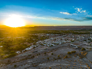 Vista aérea do por do sol e final da tarde em San Pedro de Atacama, Chile. 