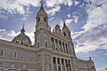 Fototapeta premium Madrid, la Cattedrale di Santa María la Real de la Almudena - Spagna