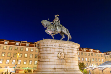Illuminated evening view of the equestrian statue of King Jon I in the Praça da Figueira square in the Baixa district of central Lisbon, Portugal.
