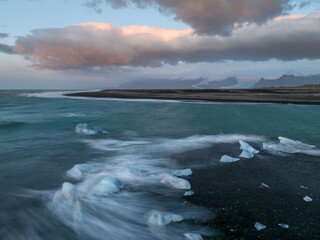 Sunrise at the Diamond Beach, Fellsfjara black sand beach, Vatnajökull Glacier National Park, Iceland.
