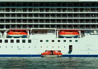 Descent of lifeboats to water from an ocean liner