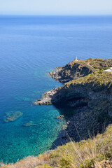 Vista panoramica di Punta Limarsi e faro sul promontorio, isola di Pantelleria IT