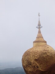 Fototapeta premium Golden Rock