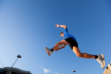 Runner jump at the city