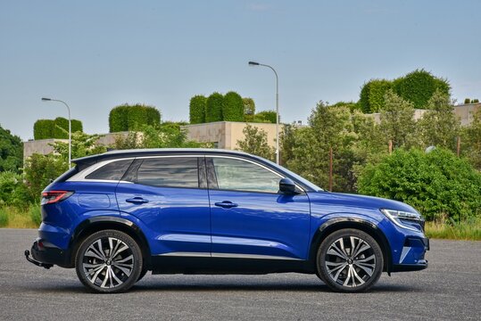 Renault Austral Iconic. General side view. 06-14-2023, Prague, Cech Republic.