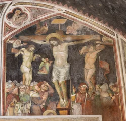 Deurstickers TREVISO, ITALY - NOVEMBER 8, 2023: The fresco of Crucifixion in the church Chiesa di San VIto e Santa Lucia by Tomaso da Modena from first half of 14. cent.  © Renáta Sedmáková