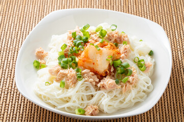 キムチとツナのぶっかけそうめん。
